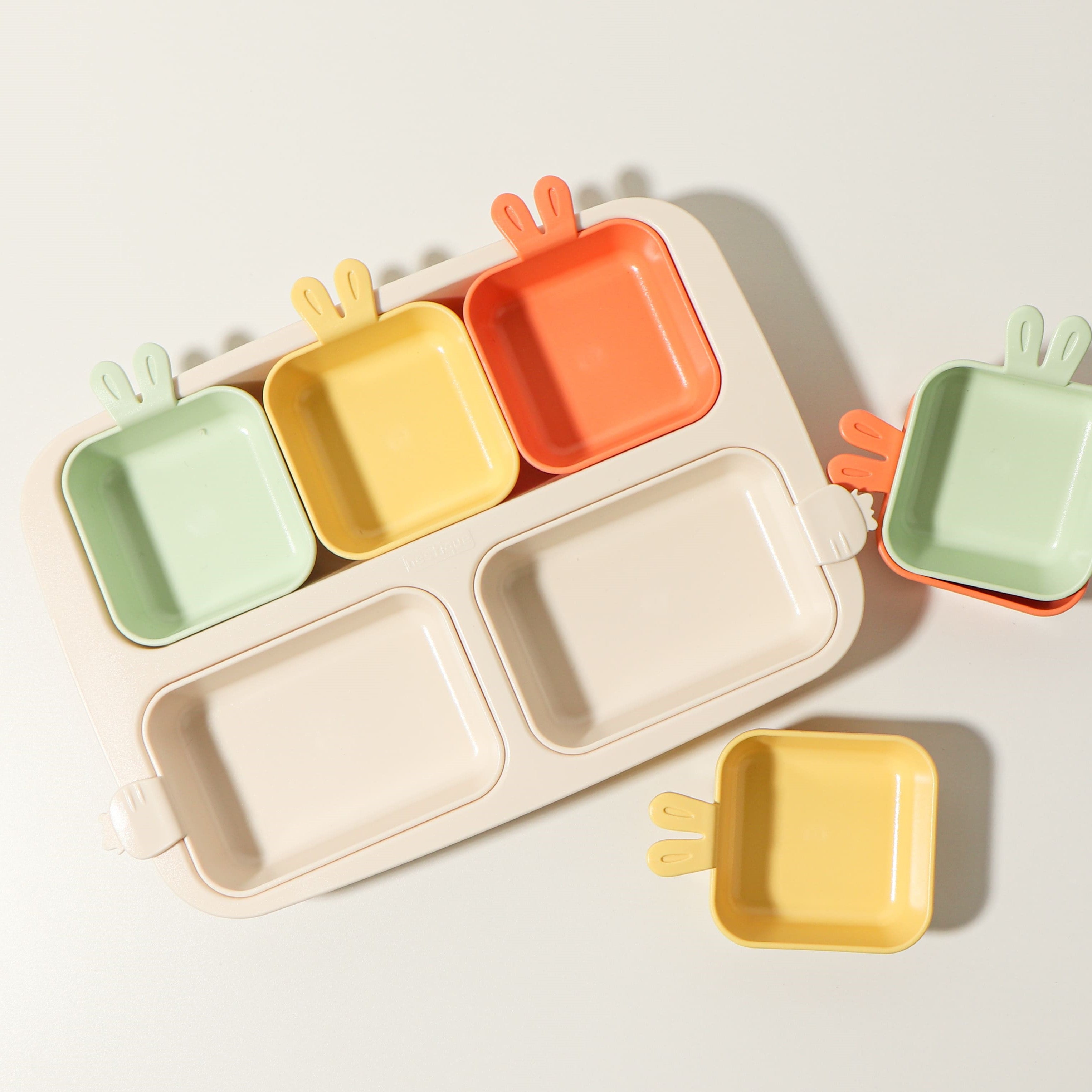 Khay ăn trẻ em cao cấp 5 ngăn Series Rabbit hiệu Nestique N-11-1